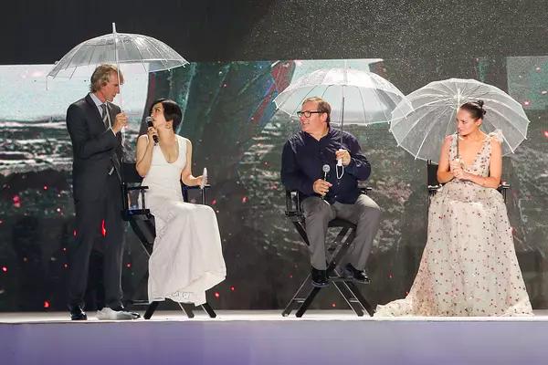 和《变形金刚》里的爆炸相比,《速激8》简直弱爆了