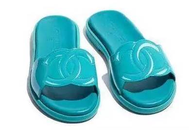 巴黎世家四件套，香奈儿澡堂拖鞋？别再抄袭中国大妈的嫁妆了！