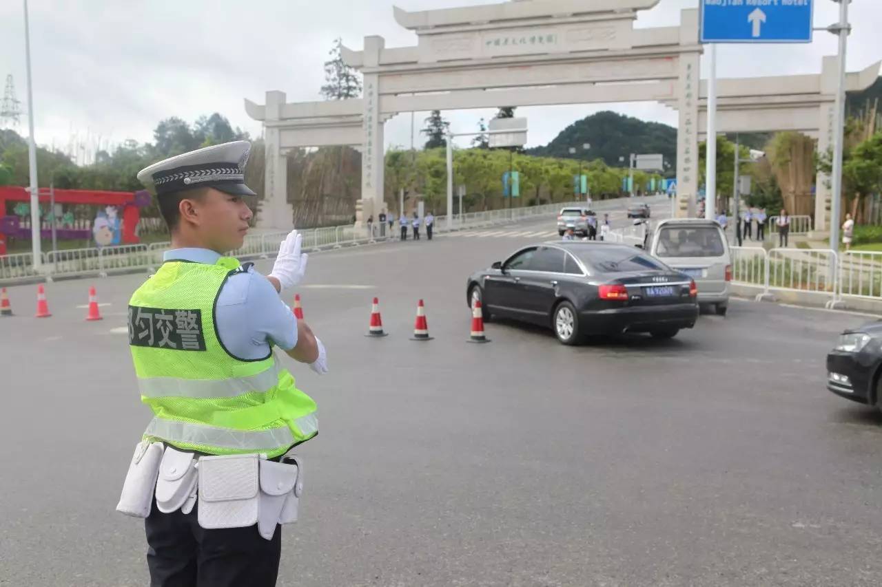 「微图册」茶心之旅守护神——黔南交警