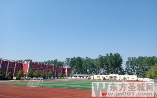 创建校园足球特色学校发展方案,学校努力打造足球特色学校报道