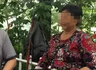 钉锤锤脚来治病！贵阳筑城广场这位“神医”手法太雷人！