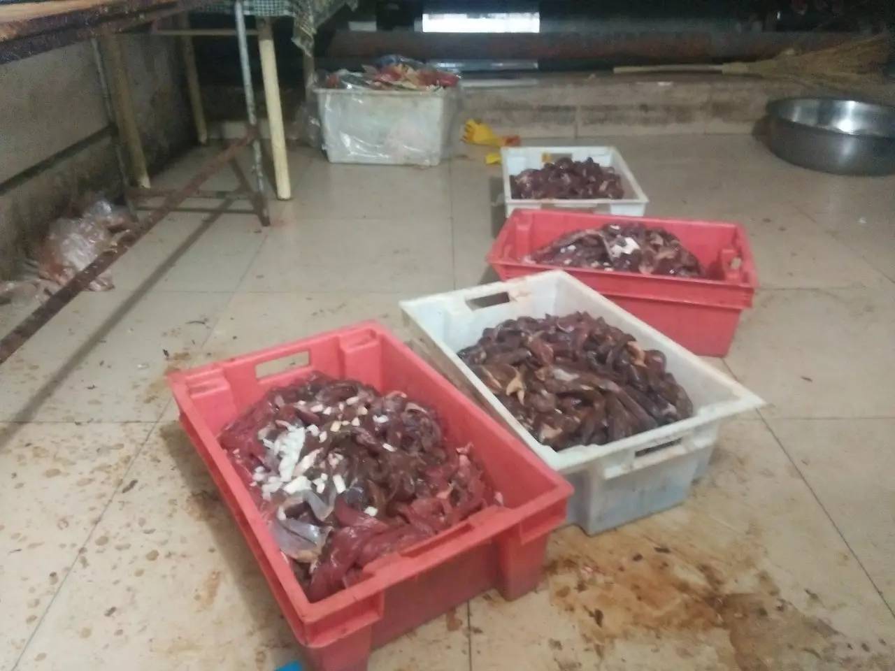 令人作呕：通辽一黑作坊竟然这样生产牛肉干，查封！