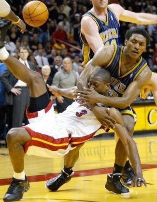 巅峰韦德和哈登单挑,韦德哈登冲击场均