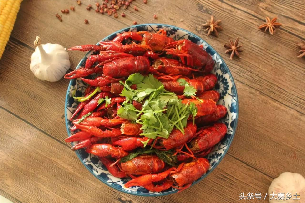 又到了一年一度的小龙虾盛宴了大家如何在家吃到小龙虾？西安这条街美食秒杀回民街统统吃一遍才过瘾？