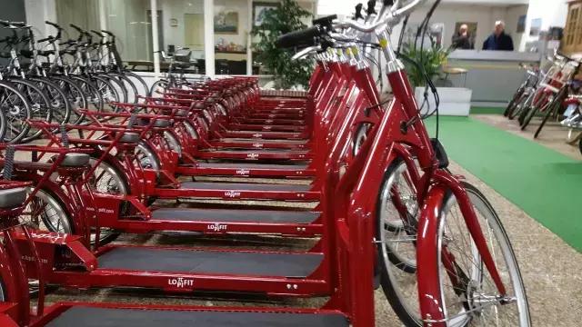 完爆摩拜和小黄车的是……这个荷兰大叔发明的“履带式”走路自行车！