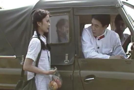 演《便衣警察》爆红，却息影经商巨亏，与齐秦传绯闻，今52岁仍单身