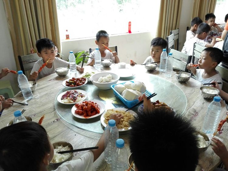 幼儿园毕业班夏令营活动,幼儿园大班毕业夏令营走进小学