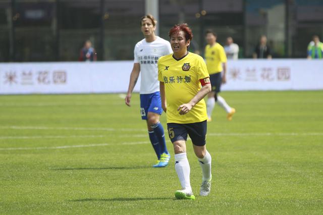 中国香港足球队进4强明星反应,1999年香港明星足球队