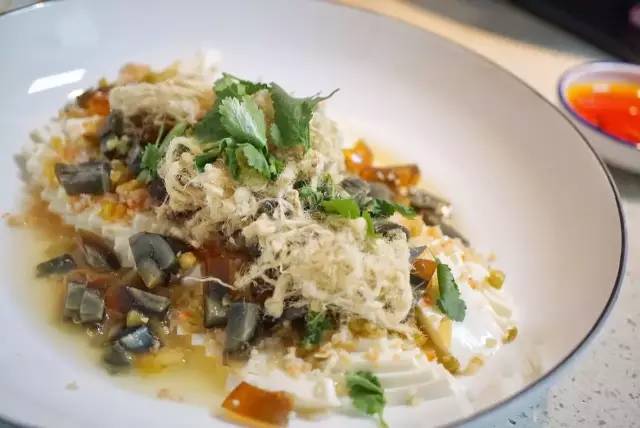 美味可口的皮蛋豆腐凉拌小贴士,又到夏天了各种小吃