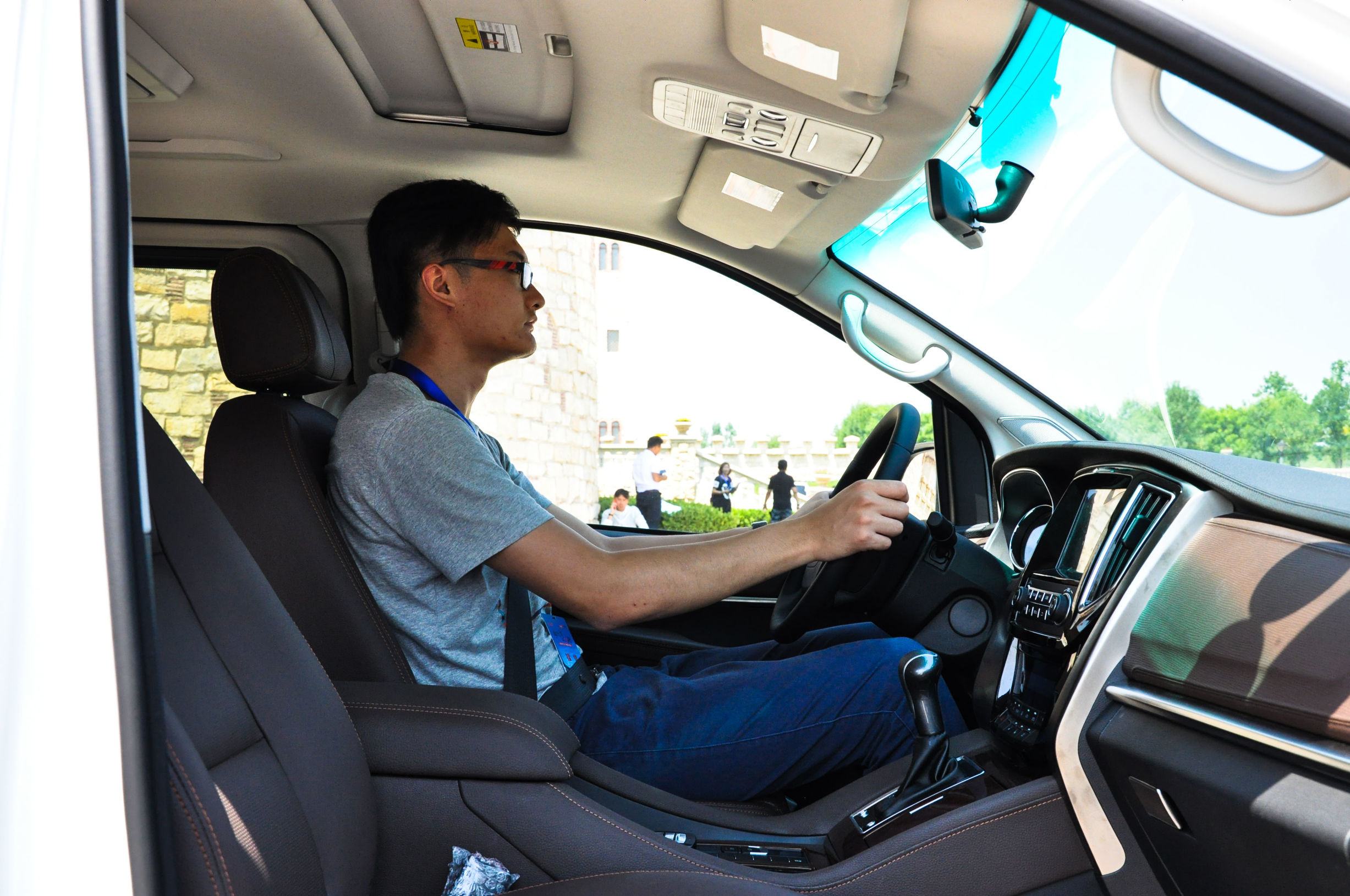 有哪种车后排可以放平睡觉,这款车的后排到底有多舒适