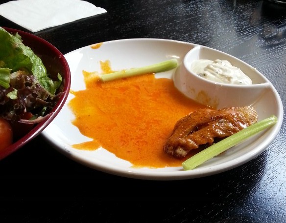 必胜客垃圾桶披萨,垃圾桶里披萨