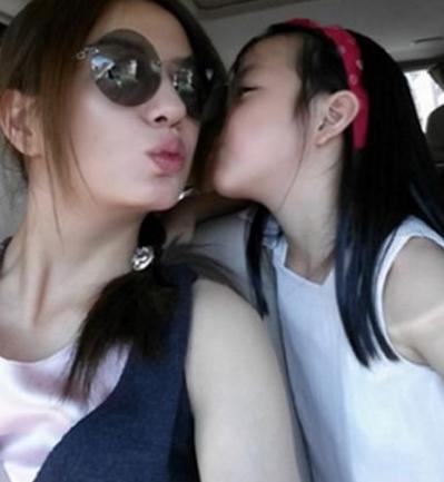 赵薇的小四月照片,赵薇小四月的最新消息