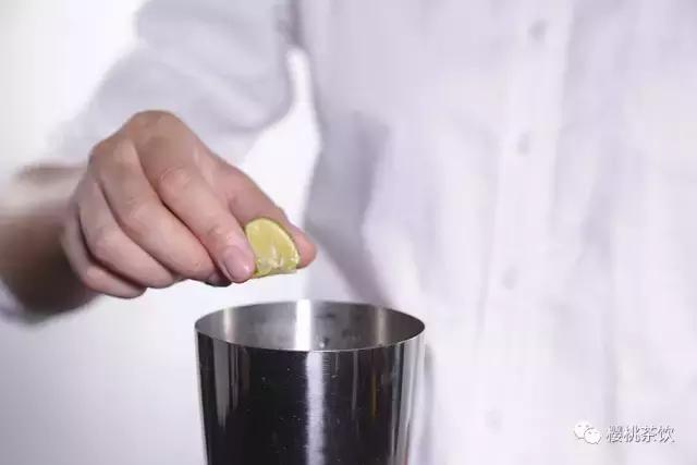 草莓味力娇酒调酒配方大全,蓝橙力娇酒调酒配方大全