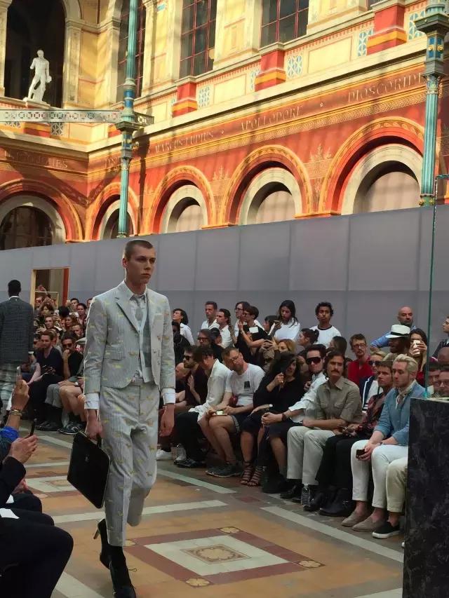 vetements摆烂短袖,vetements新款bomber