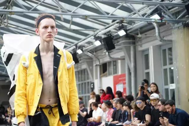 vetements摆烂短袖,vetements新款bomber