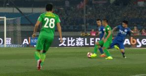 中超-京沪战如武打片口角飞铲+围裁判+担架