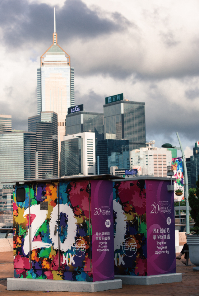 香港丨我们拍了24张香港，从中看到了困顿、欲望和爱