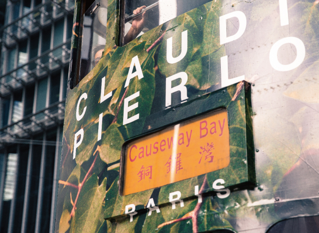 香港丨我们拍了24张香港，从中看到了困顿、欲望和爱