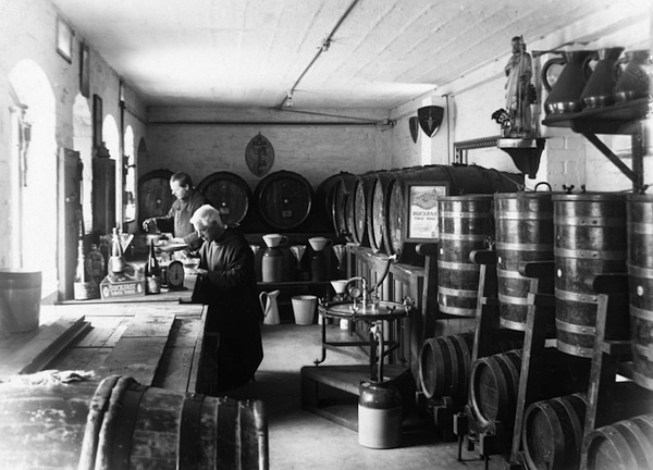 豆瓣日记:冷知识|除了威士忌，苏格兰也有*身失**酒-Buckfast