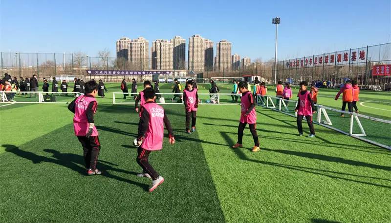 左树声刚进天津队照片,左树声天津队踢球视频