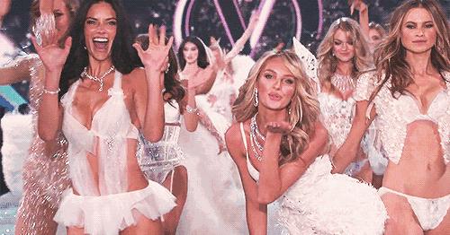 维秘秀上的大胸*党**们