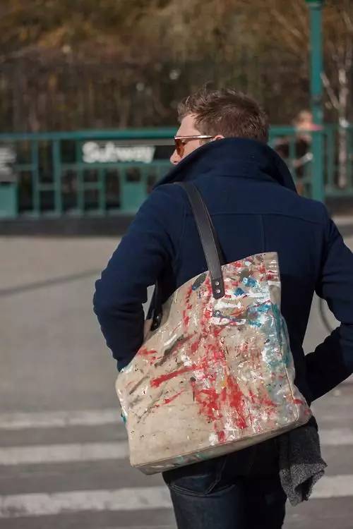 哪个大牌包包男士好看又实用,目前比较流行的男士包