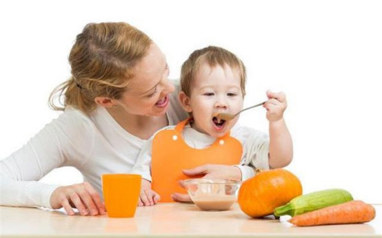 婴幼儿辅食添加存在问题有什么,刚开始添加辅食注意事项
