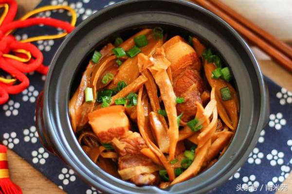 笋干经过这样处理烧肉才会好吃,浙江笋干梅干菜烧肉的家常做法