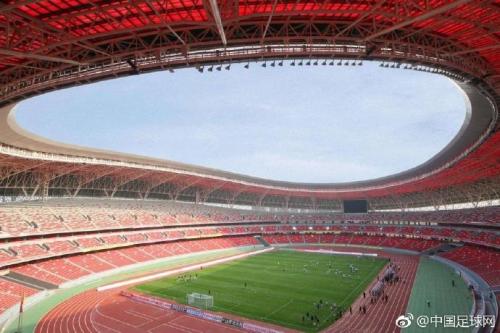 歌神张学友为什么不停地开演唱会,歌神张学友头发乱了演唱会现场