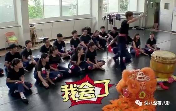 鹿晗玩魔方完整版,鹿晗还原魔方瞬间视频