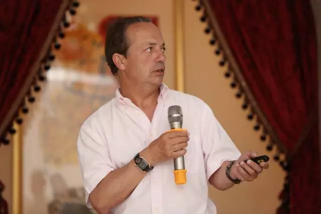 这家钟表俱乐部的地址让我们肃然起敬