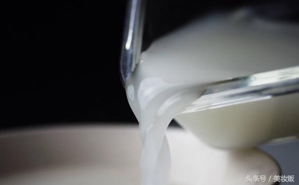 脸上长斑白醋配什么祛斑效果最好,脸上长斑是什么原因怎样能祛斑