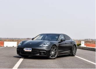 香港与大陆一路之隔,香港大陆两地车