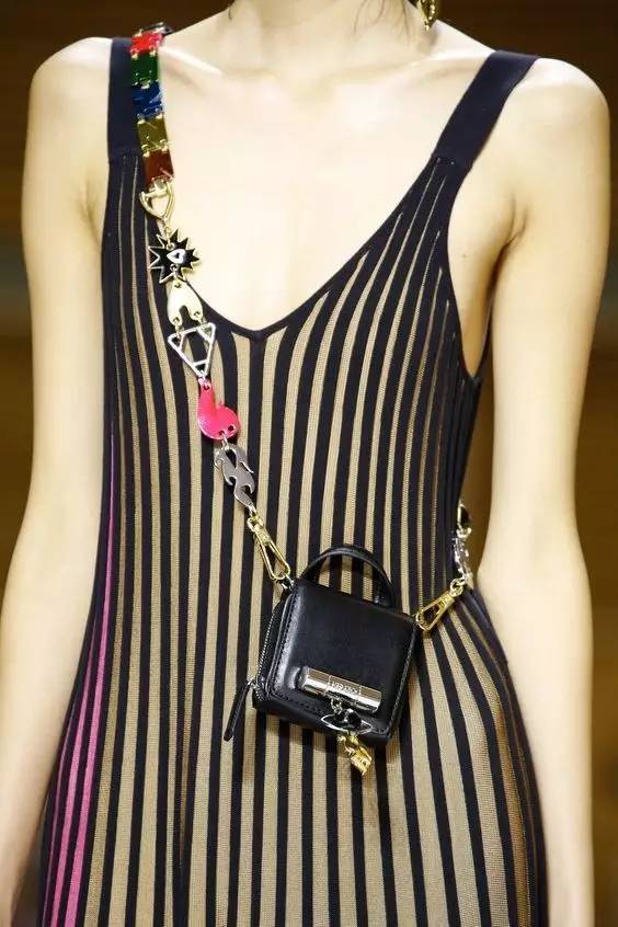 宋茜衣品图片,宋茜穿牛仔衣和牛仔裤