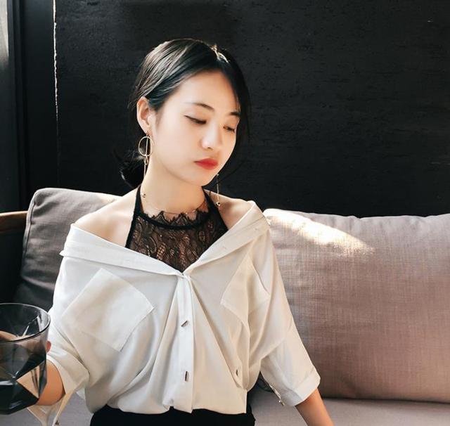 现在女人都怎么穿衣服的,现在女人都是怎么穿衣服的