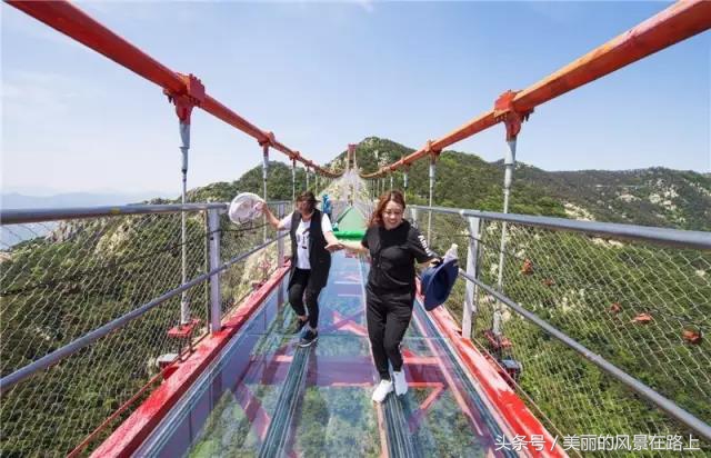 天蒙山世界第一玻璃栈道,临沂蒙山世界第一人行悬索桥