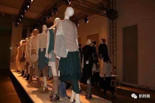 新手做服装是先拿货还是看货,新手做服装应该大量铺货吗