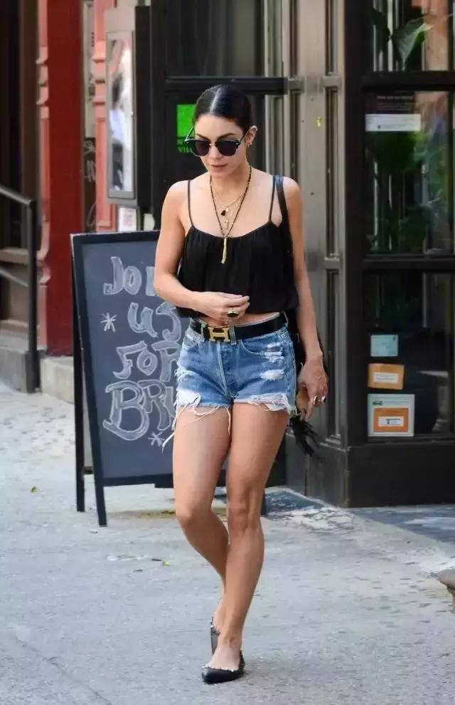 你还没有一件背心出街？那你一定是过了个假夏天！可儿，霉霉，蕾哈娜都爱的它你怎么可以没有？