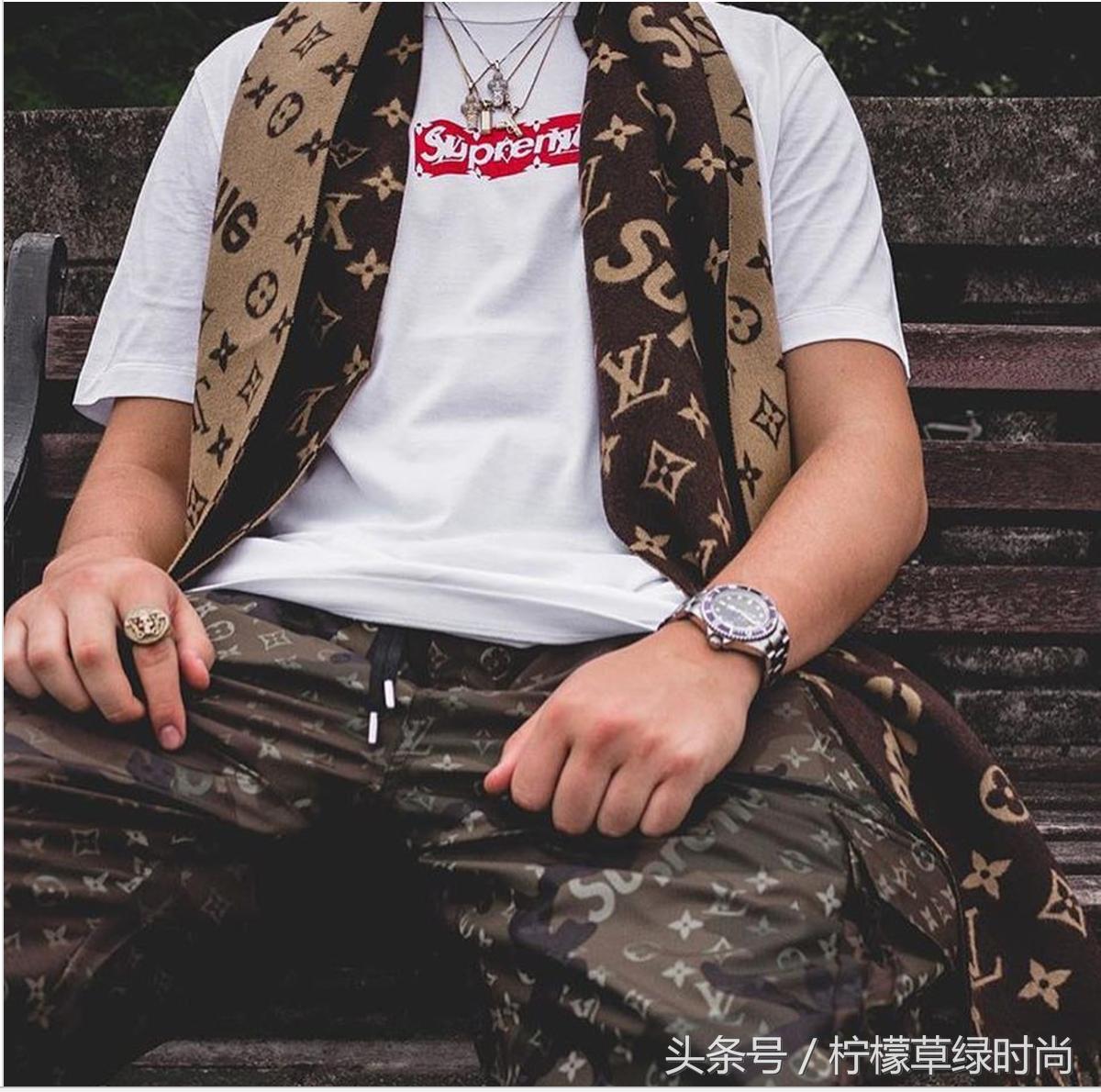 lv鑱斿悕supreme楣挎櫁,lvxsupreme璧扮