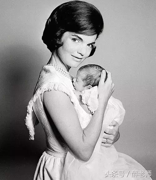 杰奎琳穿着带血的衣服,杰奎琳的眼泪音频