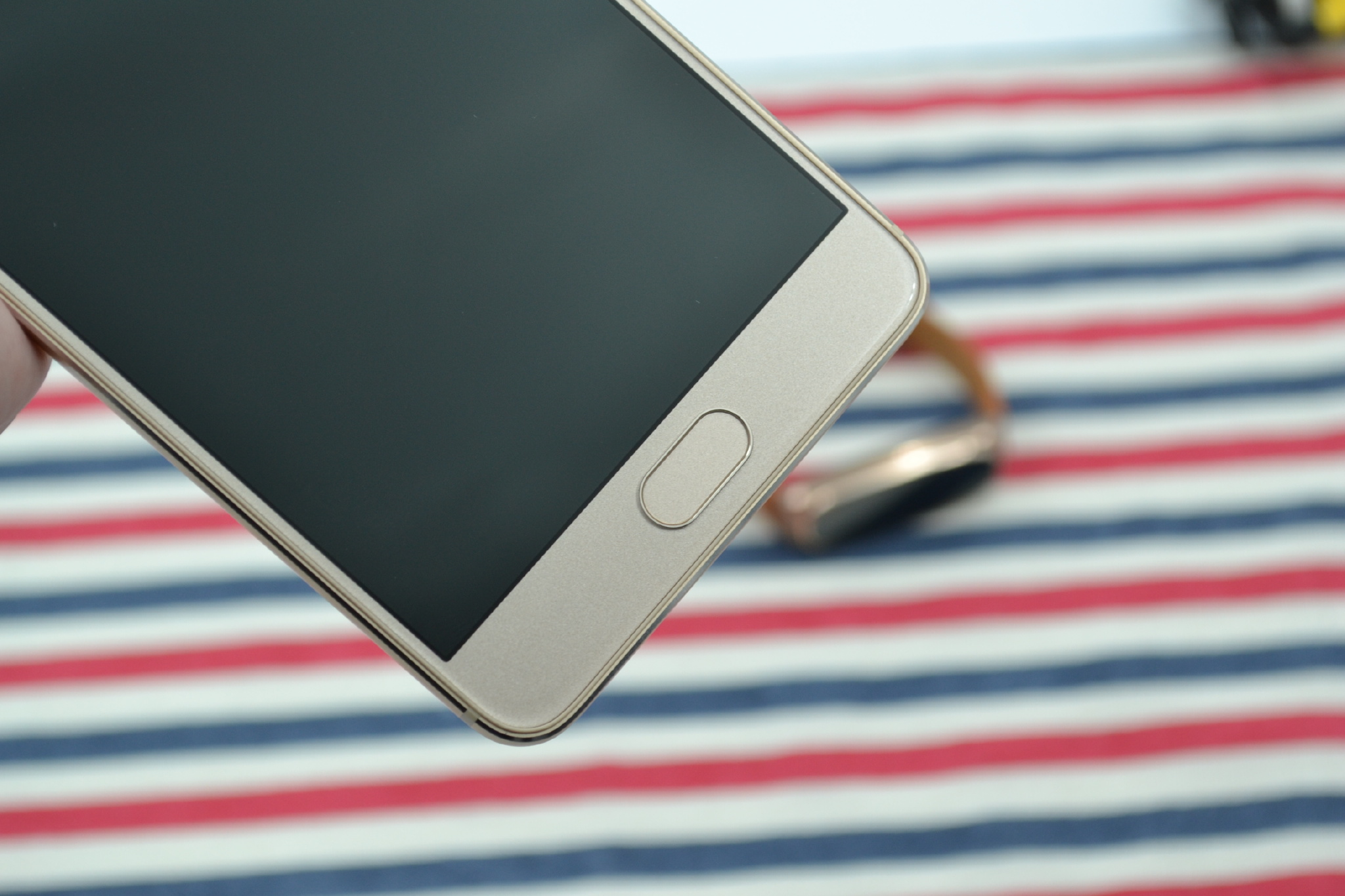 对家人的爱更多一点，九爱亲情手机HaloveH1上手测评