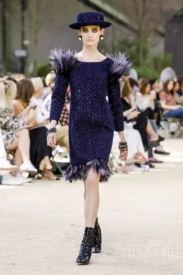 埃菲尔铁塔法国巴黎的浪漫地标,chanel秀场埃菲尔铁塔