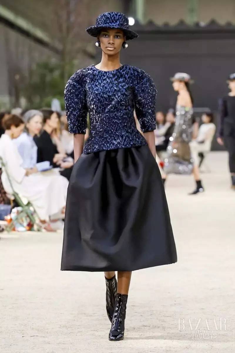 埃菲尔铁塔法国巴黎的浪漫地标,chanel秀场埃菲尔铁塔