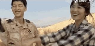 宋仲基宋慧乔白天揽腰秀甜蜜,宋仲基宋慧乔甜蜜太阳后裔