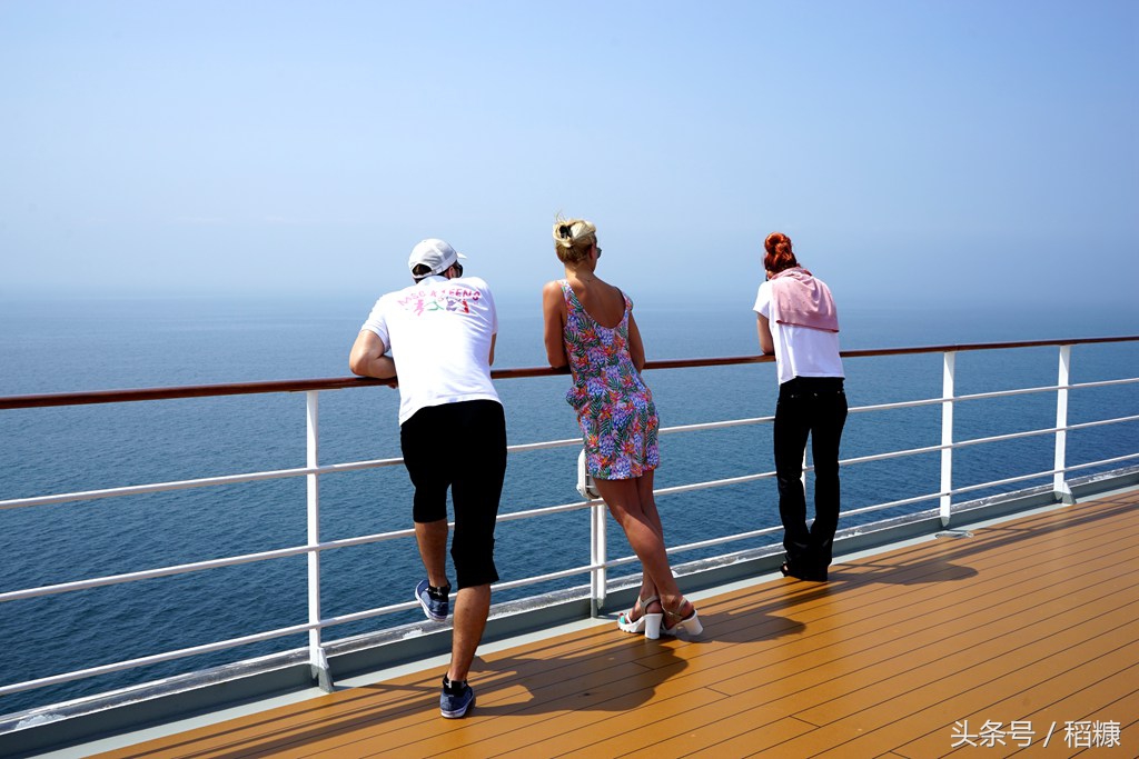 中国人去日本已经不买马桶盖了，吃喝不停、打麻将、跳广场舞，邮轮上玩得正嗨！