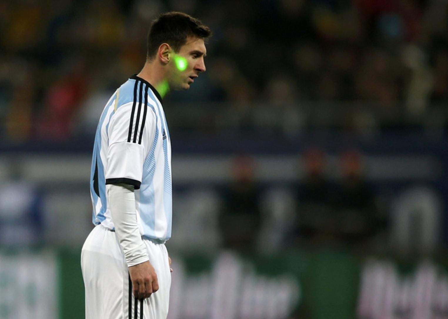 足球场上的奇葩操作,足球上的奇葩场面