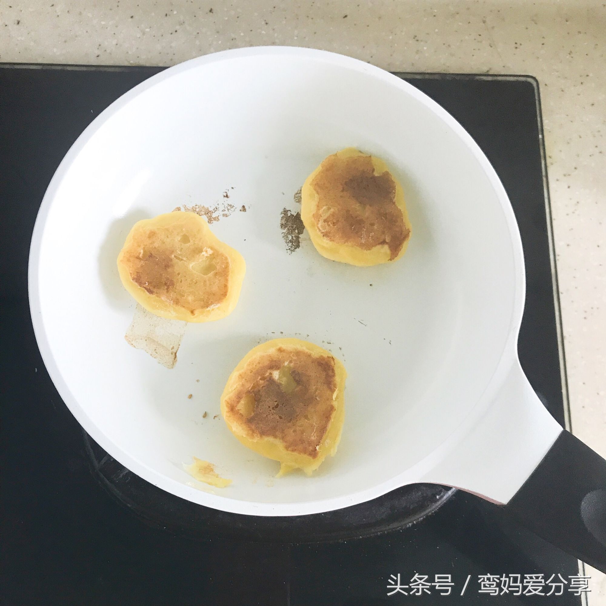 宝宝辅食土豆蔬菜饼防便秘,宝宝通便辅食玉米鸡蛋饼
