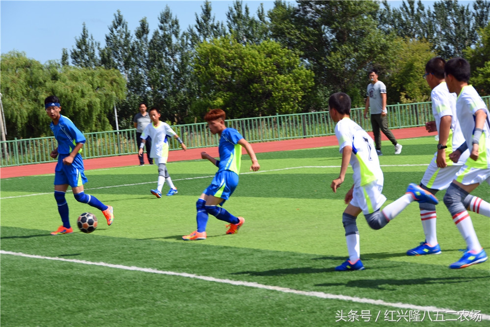 红管局校园足球赛在八五二中学进行