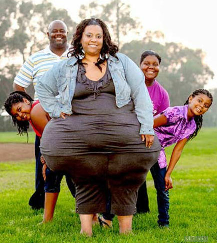 舔第二碗时，丈母娘拉我的手说：放这儿吧！等下我来洗