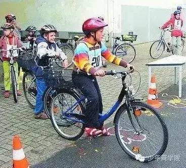 骑行安全从我做起,交通安全从娃娃抓起